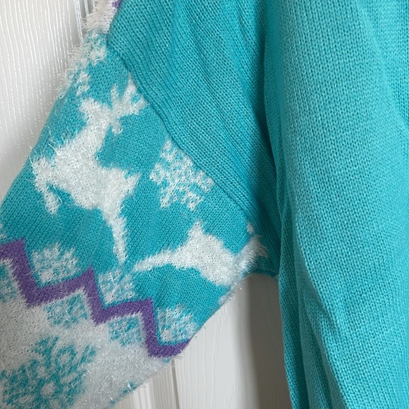 New. Women's Reindeer Graphic Holiday Sweater - Blue and White Size XXL and 2X - Picture 9 of 10